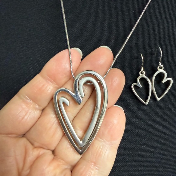 Elegant Silver Heart Necklace and Earring Set 19” chain - Picture 4 of 10
